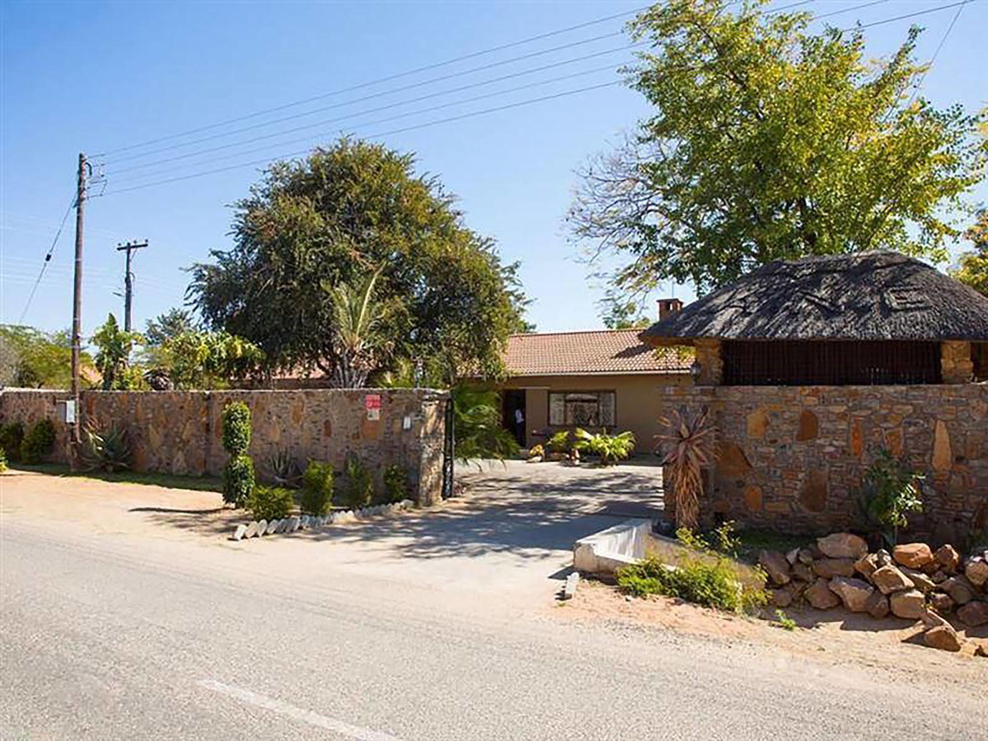 A New Earth Guest Lodge فرانسیستوون المظهر الخارجي الصورة