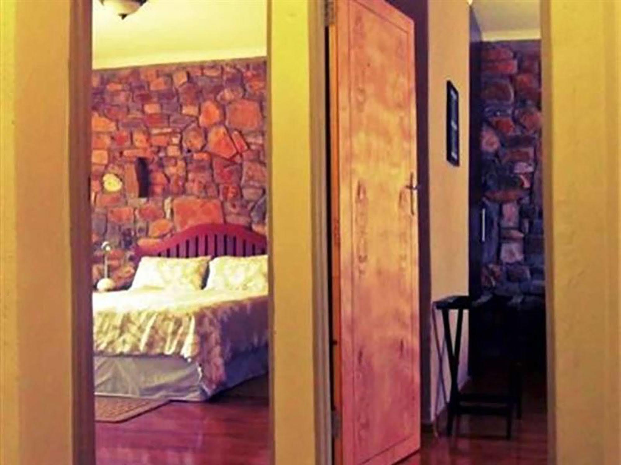 A New Earth Guest Lodge فرانسیستوون المظهر الخارجي الصورة