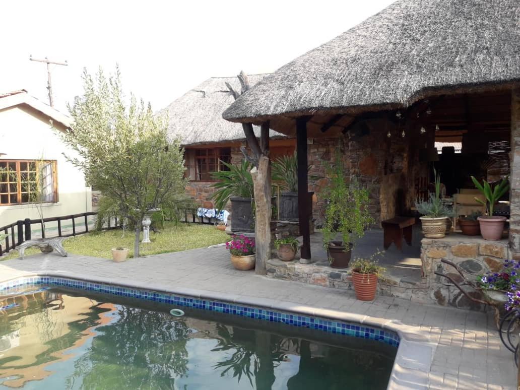 A New Earth Guest Lodge فرانسیستوون المظهر الخارجي الصورة